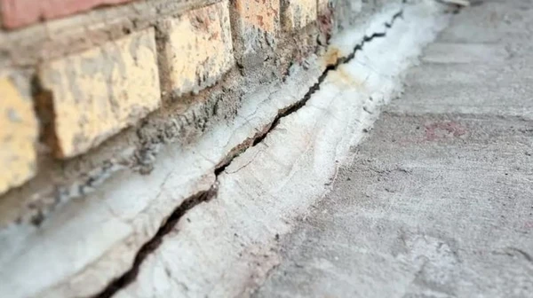 Ako si uvedomiť, že základy domu naliehavo potrebujú opravu